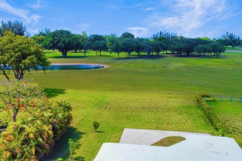 Casa en venta en Miami Springs, Florida, 2 dormitorios, 158.12 m2 № 1696589 - foto 1
