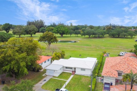 Casa en venta en Miami Springs, Florida, 2 dormitorios, 158.12 m2 № 1696589 - foto 2