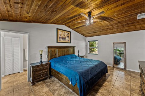 House in Zephyrhills, Florida 3 bedrooms, 258.64 sq.m. № 1902871 - photo 30