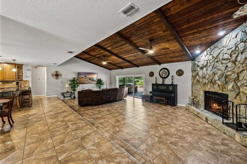 House in Zephyrhills, Florida 3 bedrooms, 258.64 sq.m. № 1902871 - photo 12