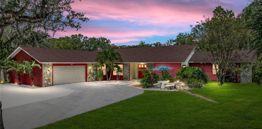 House in Zephyrhills, Florida 3 bedrooms, 258.64 sq.m. № 1902871
