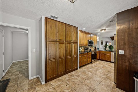 House in Zephyrhills, Florida 3 bedrooms, 258.64 sq.m. № 1902871 - photo 26