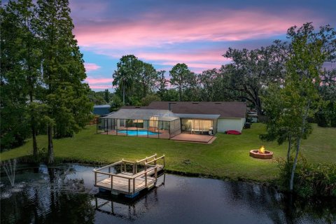 House in Zephyrhills, Florida 3 bedrooms, 258.64 sq.m. № 1902871 - photo 2