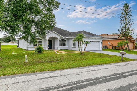 Villa ou maison à louer à Kissimmee, Floride: 4 chambres, 222.97 m2 № 2406310 - photo 2