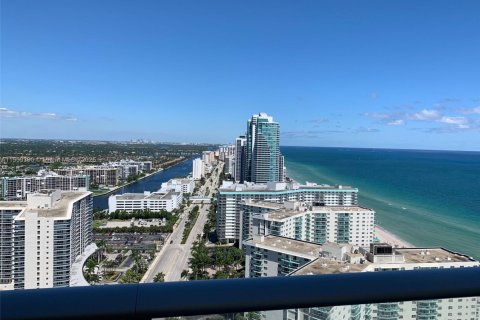 Condominio en venta en Hollywood, Florida, 1 dormitorio, 80.73 m2 № 1957618 - foto 2