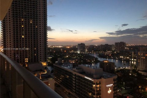 Condominio en venta en Hollywood, Florida, 1 dormitorio, 80.73 m2 № 1957618 - foto 11