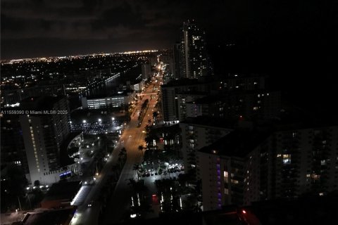 Condominio en venta en Hollywood, Florida, 1 dormitorio, 80.73 m2 № 1957618 - foto 9