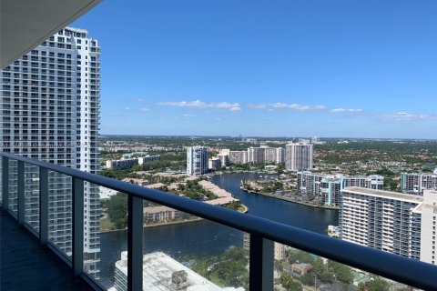 Condominio en venta en Hollywood, Florida, 1 dormitorio, 80.73 m2 № 1957618 - foto 3