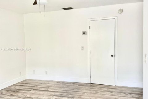 Commercial property in Lake Worth, Florida 230.77 sq.m. № 2089420 - photo 23