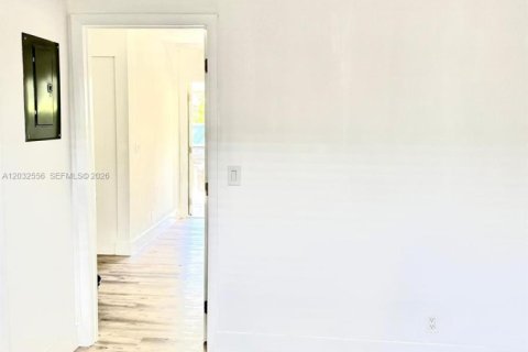 Commercial property in Lake Worth, Florida 230.77 sq.m. № 2089420 - photo 26