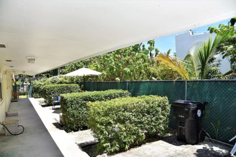 Commercial property in Lake Worth, Florida 230.77 sq.m. № 2089420 - photo 6