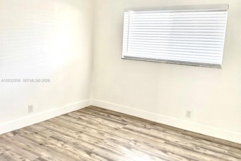 Commercial property in Lake Worth, Florida 230.77 sq.m. № 2089420 - photo 25