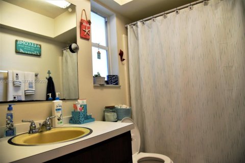 Commercial property in Lake Worth, Florida 230.77 sq.m. № 2089420 - photo 8