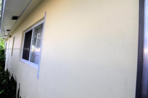 Commercial property in Lake Worth, Florida 230.77 sq.m. № 2089420 - photo 14