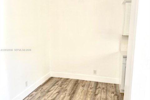 Commercial property in Lake Worth, Florida 230.77 sq.m. № 2089420 - photo 19