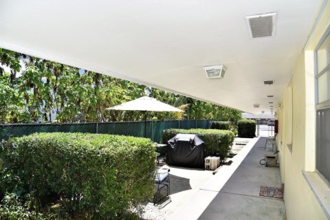 Commercial property in Lake Worth, Florida 230.77 sq.m. № 2089420 - photo 4