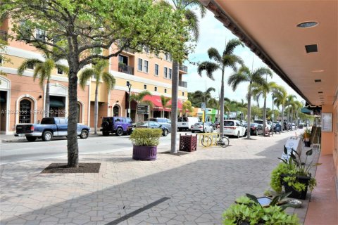 Commercial property in Lake Worth, Florida 230.77 sq.m. № 2089420 - photo 2