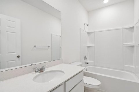 House in North Port, Florida 3 bedrooms, 178.09 sq.m. № 1657276 - photo 12