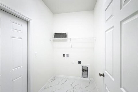 Villa ou maison à vendre à Cape Coral, Floride: 4 chambres, 159.23 m2 № 1059079 - photo 1