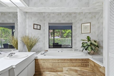 Купить виллу или дом в Сарасота, Флорида 11 комнат, 184.41м2, № 2124642 - фото 23