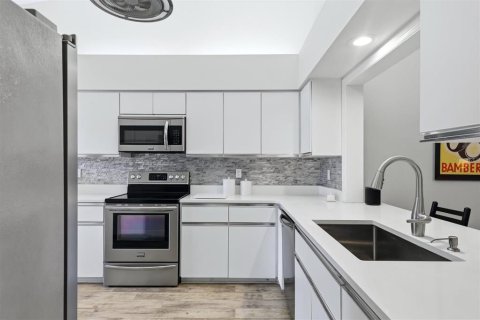 Купить виллу или дом в Сарасота, Флорида 11 комнат, 184.41м2, № 2124642 - фото 12