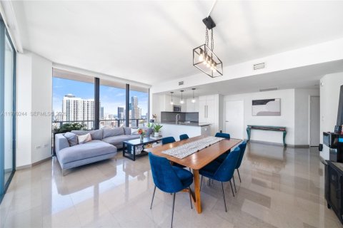 Condo in Miami, Florida, 3 bedrooms № 2031039