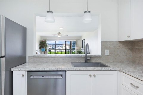 Condo in South Pasadena, Florida, 1 bedroom  № 2312557 - photo 6