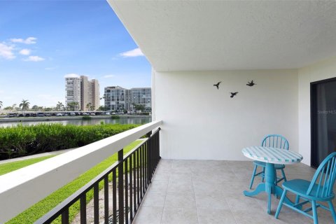 Condo in South Pasadena, Florida, 1 bedroom  № 2312557 - photo 16