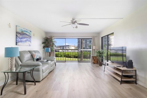Condo in South Pasadena, Florida, 1 bedroom  № 2312557 - photo 8