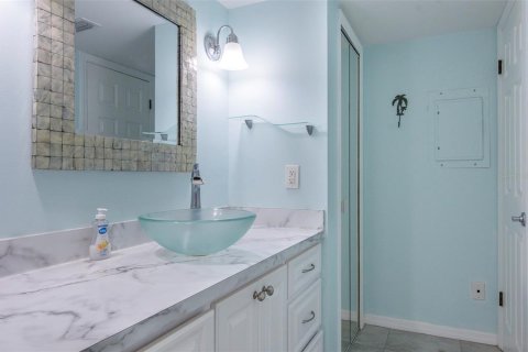 Condo in South Pasadena, Florida, 1 bedroom  № 2312557 - photo 21