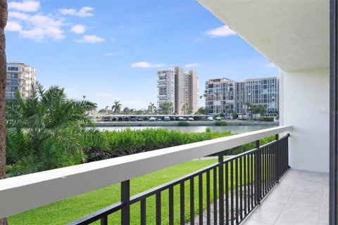 Condo in South Pasadena, Florida, 1 bedroom  № 2312557 - photo 19