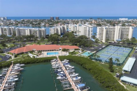 Condo in South Pasadena, Florida, 1 bedroom  № 2312557 - photo 29