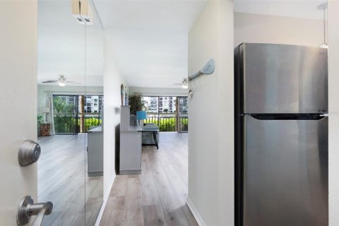 Condo in South Pasadena, Florida, 1 bedroom  № 2312557 - photo 4