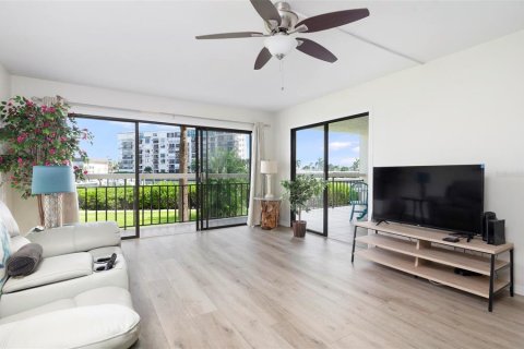 Condo in South Pasadena, Florida, 1 bedroom  № 2312557 - photo 7
