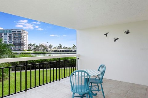 Condo in South Pasadena, Florida, 1 bedroom  № 2312557 - photo 18