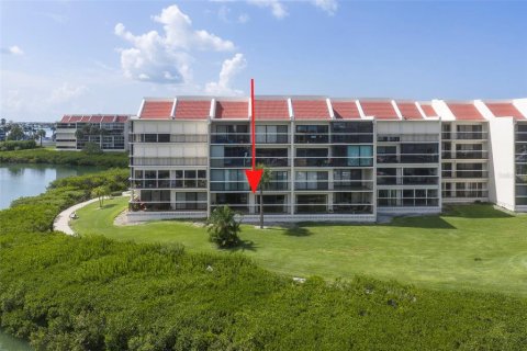 Condo in South Pasadena, Florida, 1 bedroom  № 2312557 - photo 24