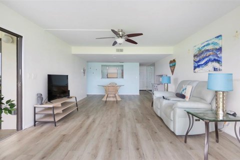 Condo in South Pasadena, Florida, 1 bedroom  № 2312557 - photo 11