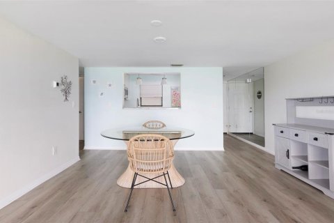 Condo in South Pasadena, Florida, 1 bedroom  № 2312557 - photo 10
