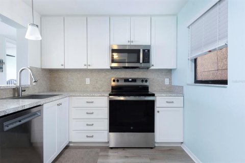 Condo in South Pasadena, Florida, 1 bedroom  № 2312557 - photo 5