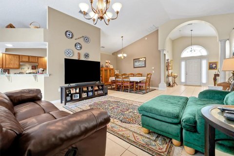 House in Davenport, Florida 4 bedrooms, 221.66 sq.m. № 2140344 - photo 9