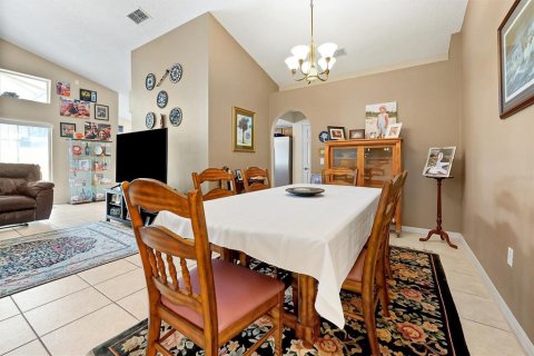 House in Davenport, Florida 4 bedrooms, 221.66 sq.m. № 2140344 - photo 16