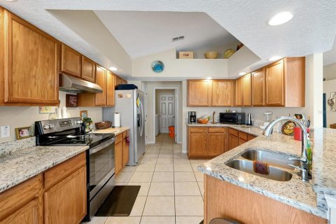 House in Davenport, Florida 4 bedrooms, 221.66 sq.m. № 2140344 - photo 11