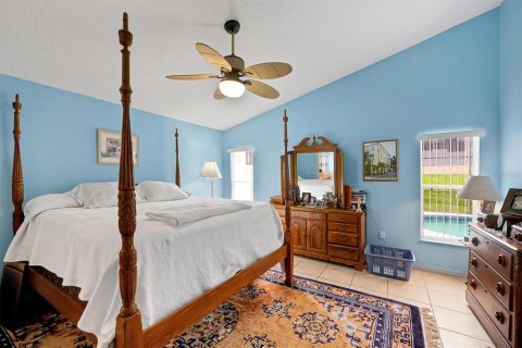 House in Davenport, Florida 4 bedrooms, 221.66 sq.m. № 2140344 - photo 23