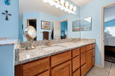 House in Davenport, Florida 4 bedrooms, 221.66 sq.m. № 2140344 - photo 27