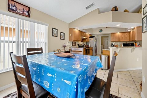 House in Davenport, Florida 4 bedrooms, 221.66 sq.m. № 2140344 - photo 14