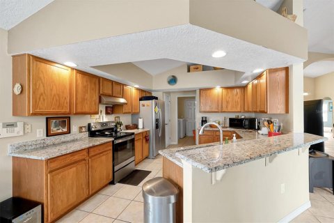 House in Davenport, Florida 4 bedrooms, 221.66 sq.m. № 2140344 - photo 10