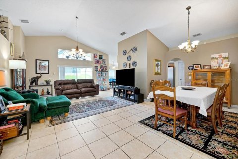 House in Davenport, Florida 4 bedrooms, 221.66 sq.m. № 2140344 - photo 7