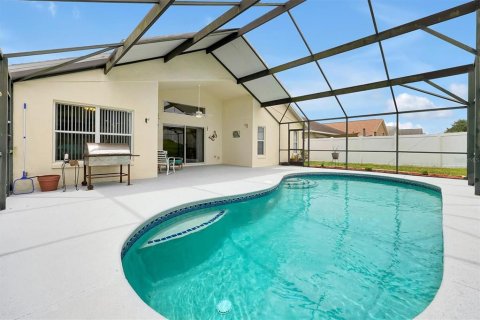 House in Davenport, Florida 4 bedrooms, 221.66 sq.m. № 2140344 - photo 20