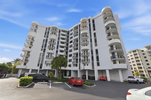 Condo in Pompano Beach, Florida, 2 bedrooms № 2365720