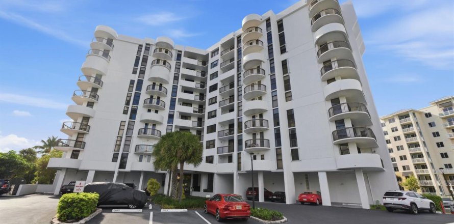 Condo in Pompano Beach, Florida, 2 bedrooms  № 2365720